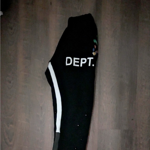Im saying gallery dept pants size L fit like M - Picture 2 of 6